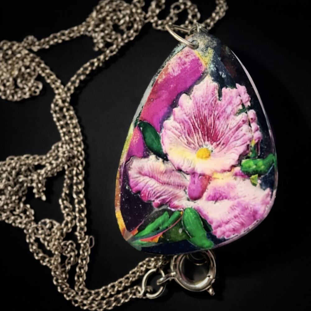 Vintage Iris Flower Necklace Pendant‎ Necklace Purple Lucite 23" Floral blu2-40